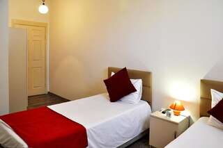 Отель Hotel Alexandra Тбилиси Двухместный номер с 2 отдельными кроватями-9